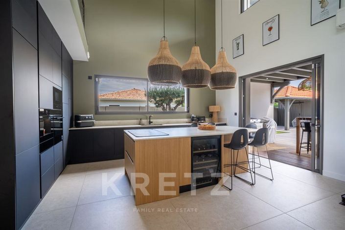 Image No.4-5 Bed House for sale