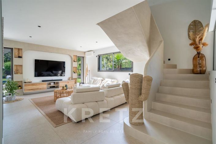 Image No.6-5 Bed House for sale