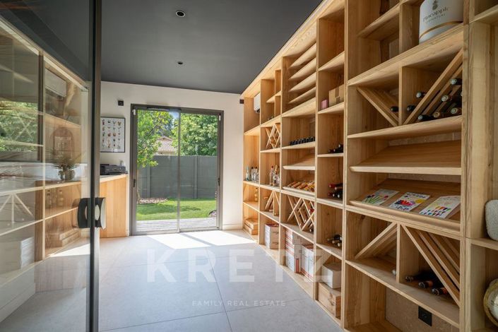 Image No.7-5 Bed House for sale