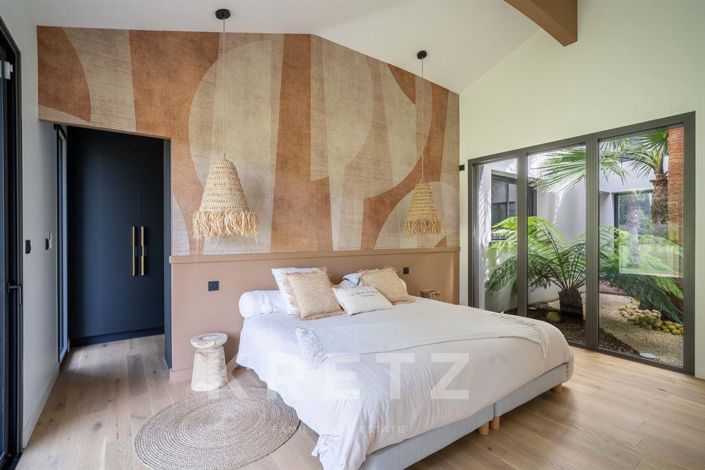 Image No.9-5 Bed House for sale