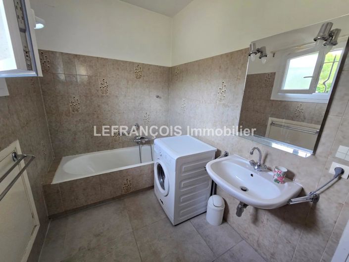 Image No.11-3 Bed House for sale