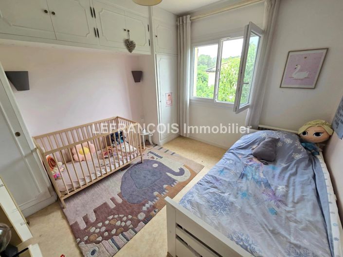 Image No.9-3 Bed House for sale