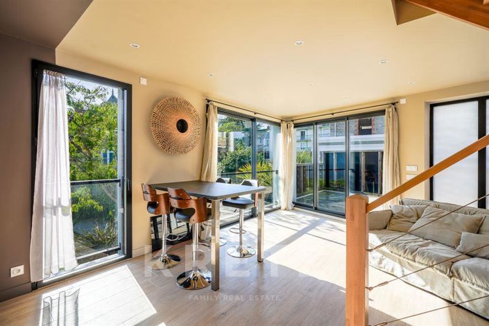 Image No.2-5 Bed House for sale