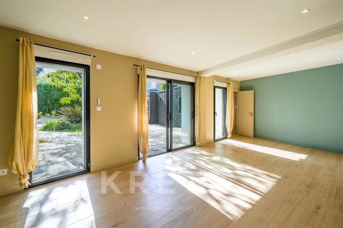 Image No.3-5 Bed House for sale