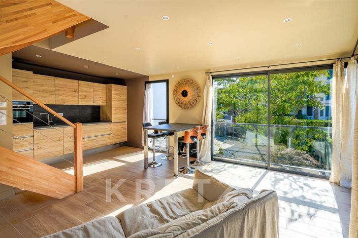 Image No.6-5 Bed House for sale