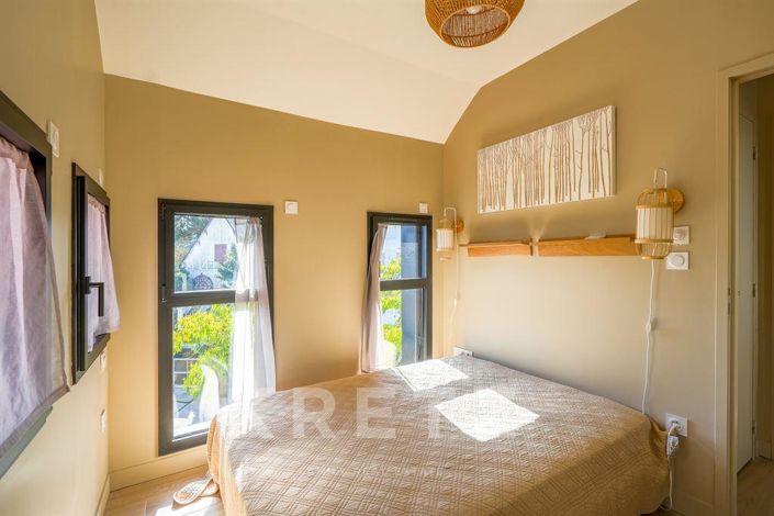 Image No.8-5 Bed House for sale