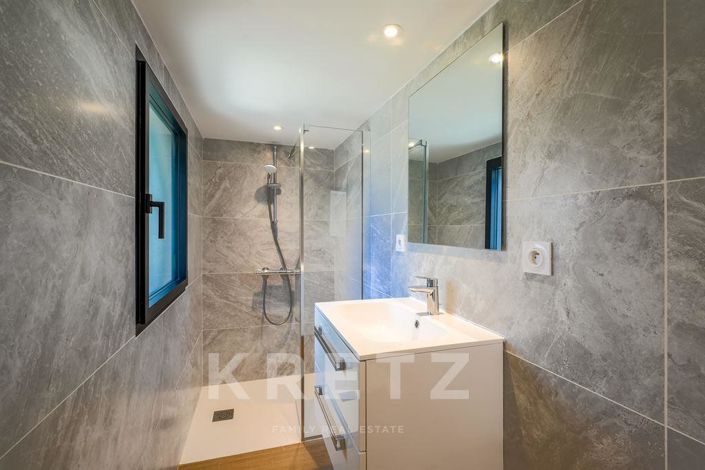 Image No.9-5 Bed House for sale