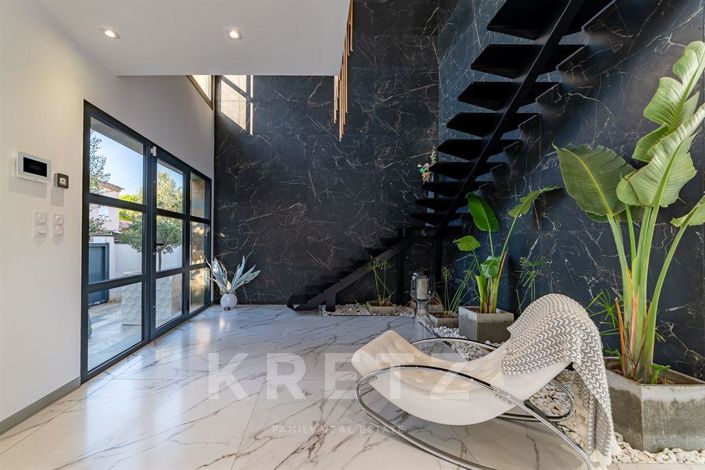 Image No.11-5 Bed House for sale