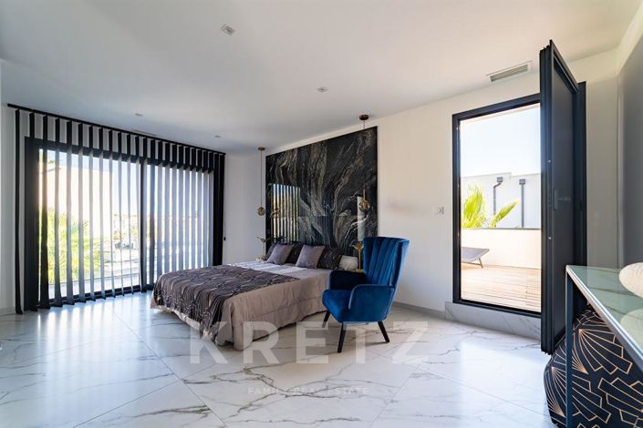 Image No.13-5 Bed House for sale