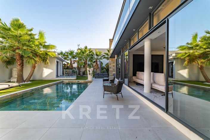 Image No.14-5 Bed Property for sale