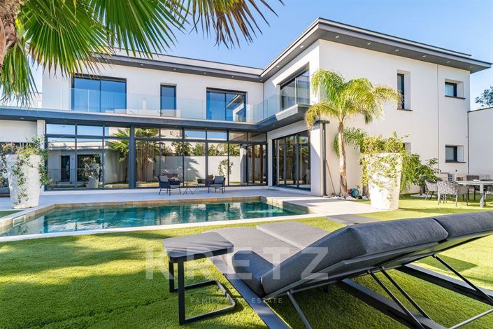 Image No.2-5 Bed Property for sale