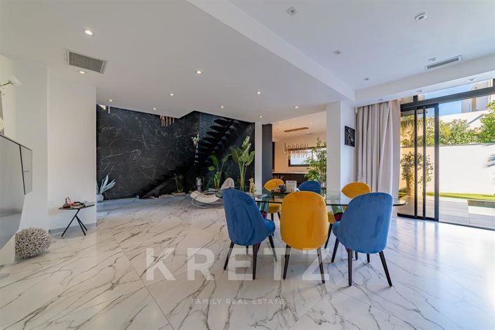 Image No.3-5 Bed Property for sale