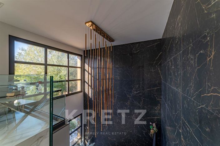 Image No.7-5 Bed House for sale