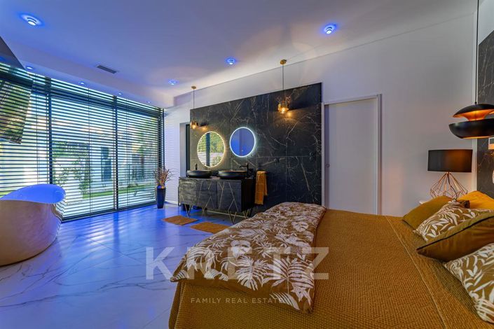 Image No.9-5 Bed House for sale