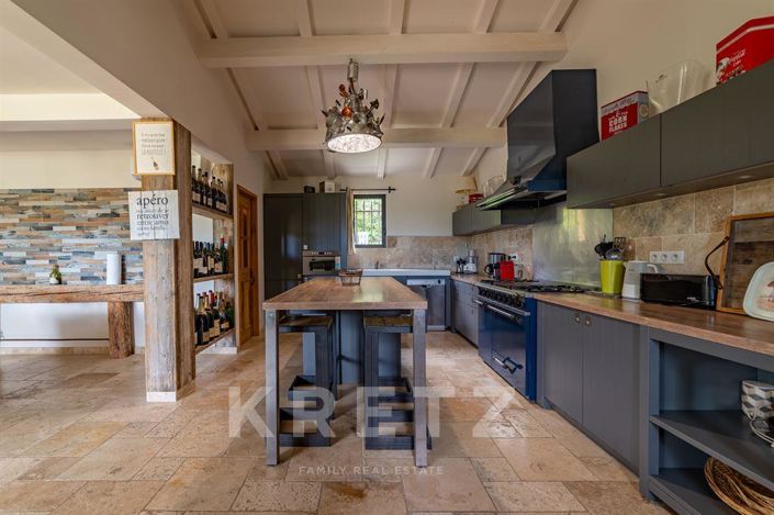 Image No.11-5 Bed Property for sale