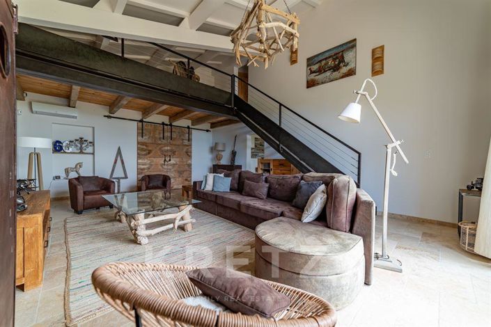 Image No.12-5 Bed Property for sale