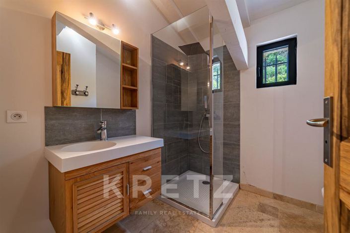 Image No.17-5 Bed Property for sale