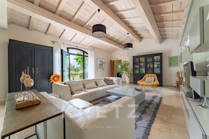 Image No.8-5 Bed Property for sale