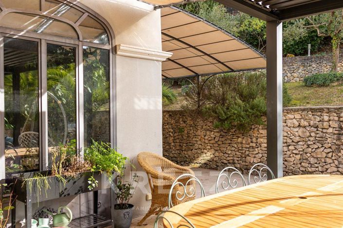 Image No.8-5 Bed House for sale