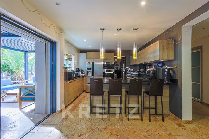 Image No.9-5 Bed House for sale