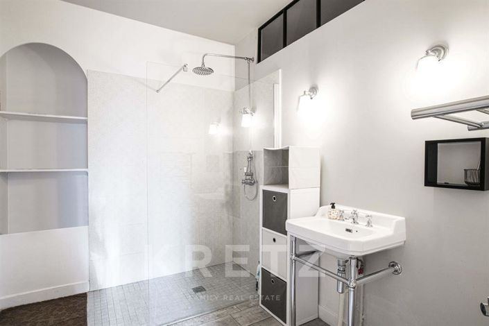 Image No.8-7 Bed House for sale