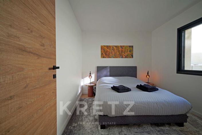 Image No.9-5 Bed House for sale