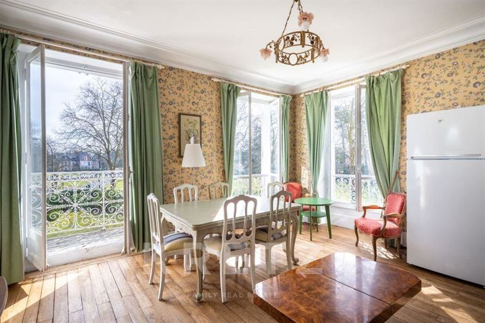 Image No.8-7 Bed House for sale