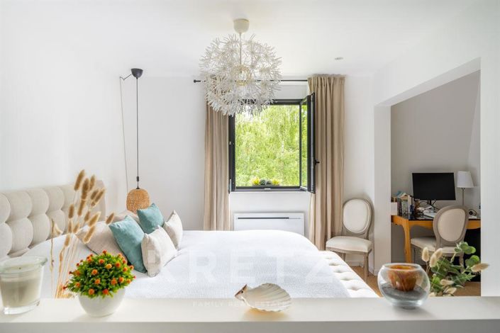 Image No.7-5 Bed House for sale