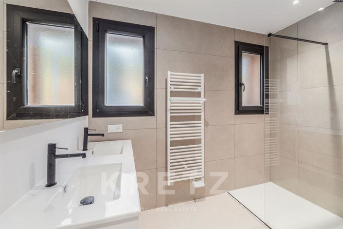 Image No.10-3 Bed House for sale