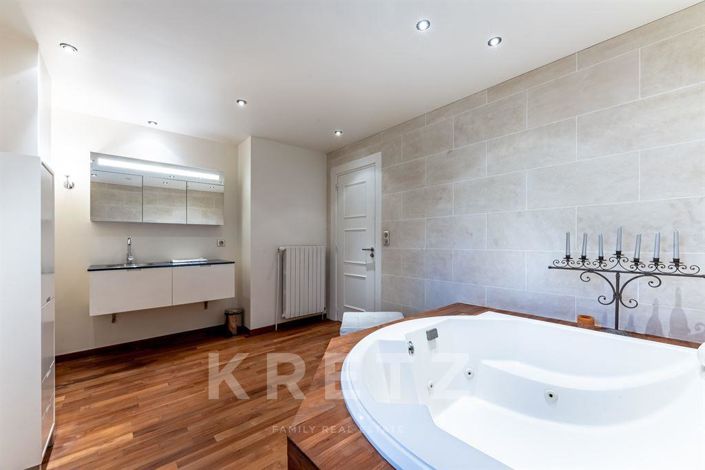 Image No.11-6 Bed House for sale