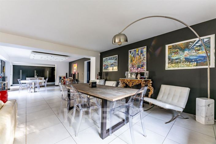 Image No.3-6 Bed House for sale