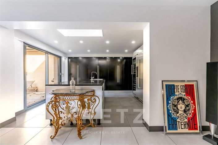 Image No.6-6 Bed House for sale