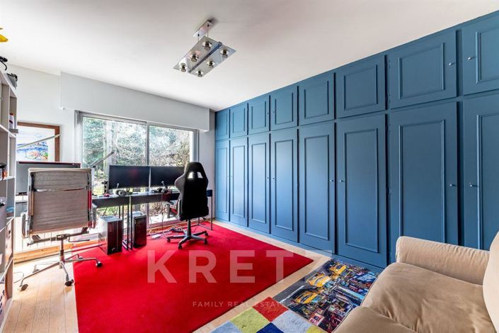 Image No.9-6 Bed House for sale