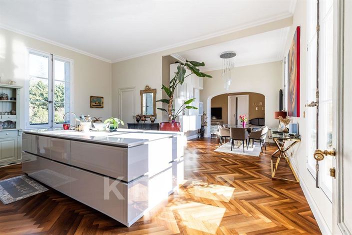 Image No.5-6 Bed House for sale