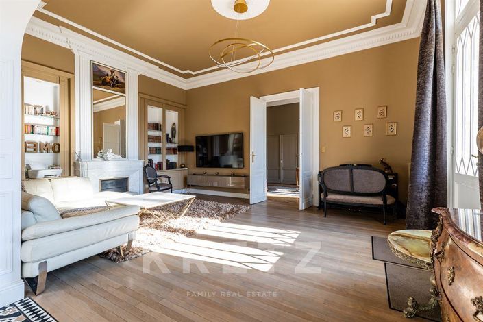 Image No.8-6 Bed House for sale