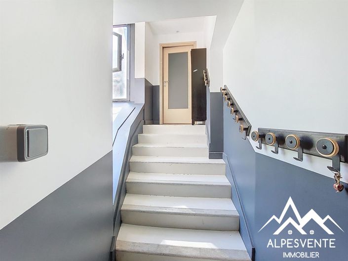 Image No.12-3 Bed Apartment for sale