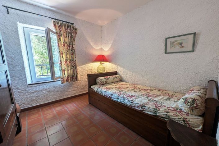 Image No.12-6 Bed House for sale