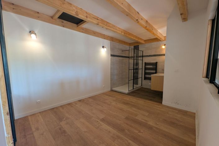 Image No.16-6 Bed House for sale