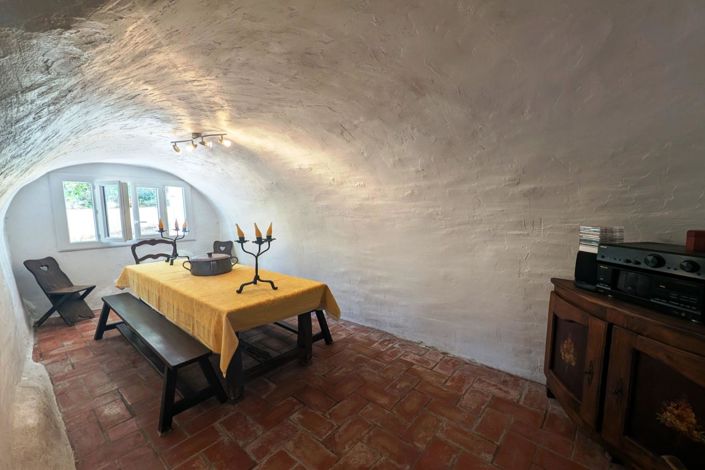 Image No.5-6 Bed House for sale