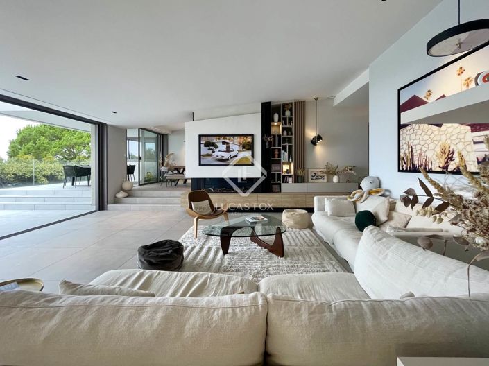 Image No.1-5 Bed House for sale