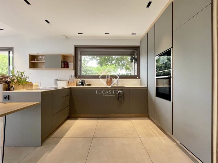 Image No.16-5 Bed House for sale