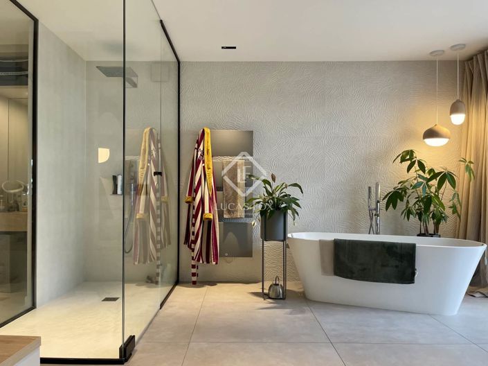 Image No.19-5 Bed House for sale