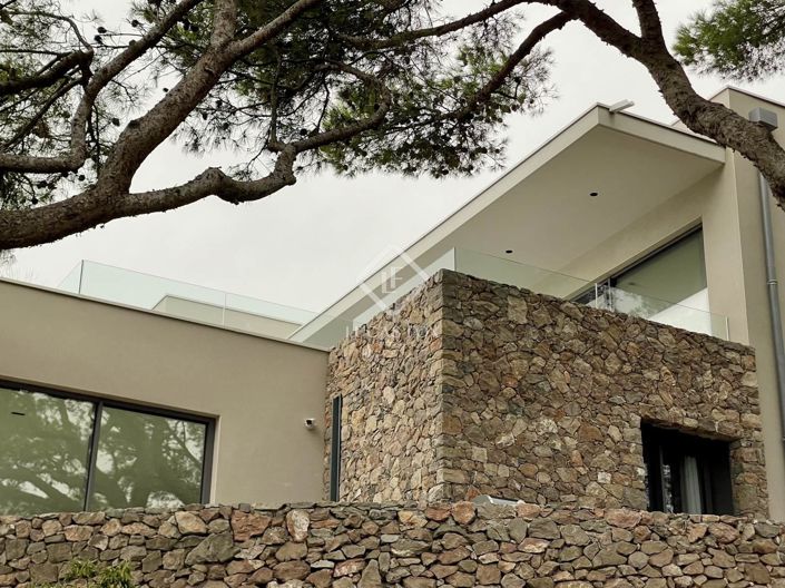 Image No.24-5 Bed House for sale