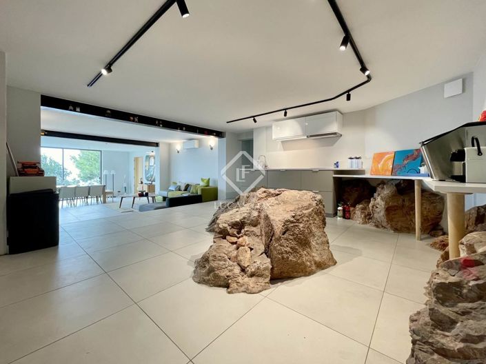 Image No.34-5 Bed House for sale