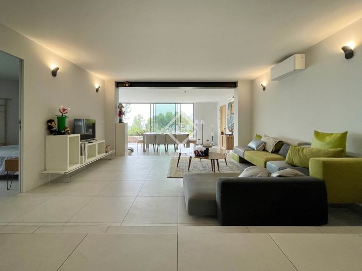 Image No.36-5 Bed House for sale