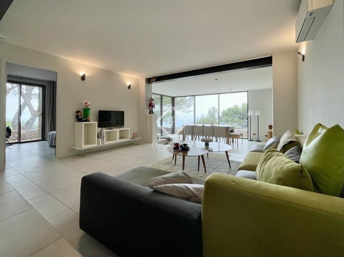 Image No.37-5 Bed House for sale