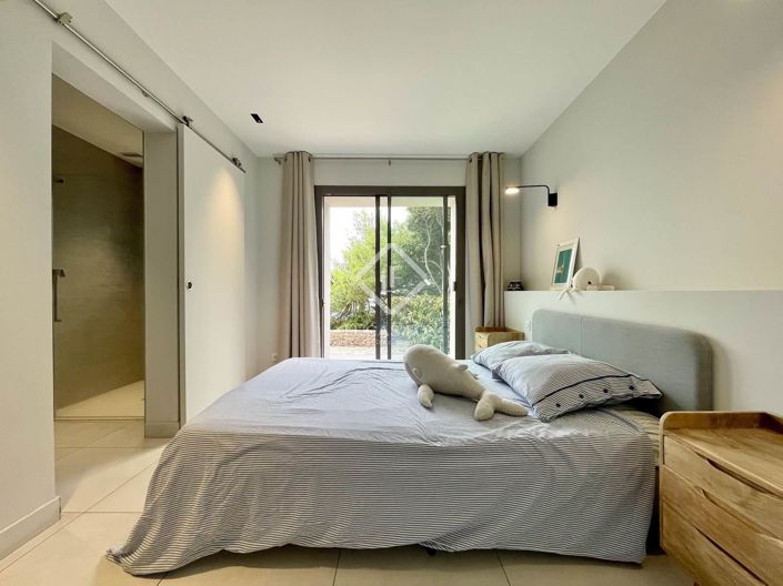 Image No.38-5 Bed House for sale