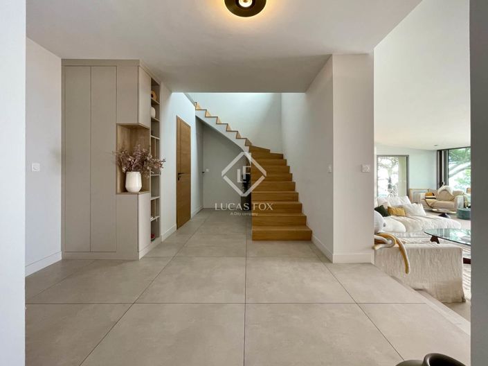 Image No.40-5 Bed House for sale