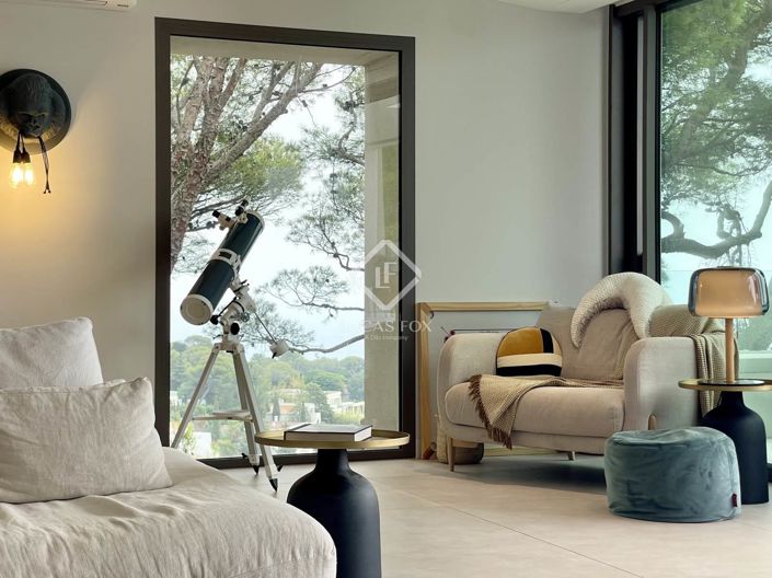 Image No.42-5 Bed House for sale