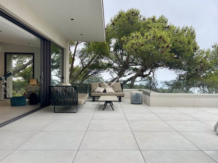 Image No.45-5 Bed House for sale